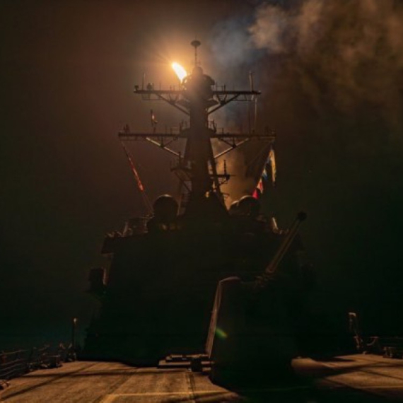 Novi udar Huta: Napadnuti brodovi, gađan i američki razarač