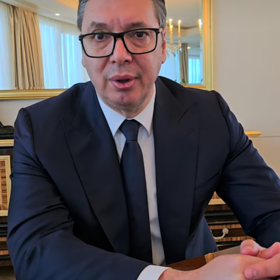 Vučić se obratio građanima: Organizovali su čitave fabrike laži;  Istina će pobediti VIDEO