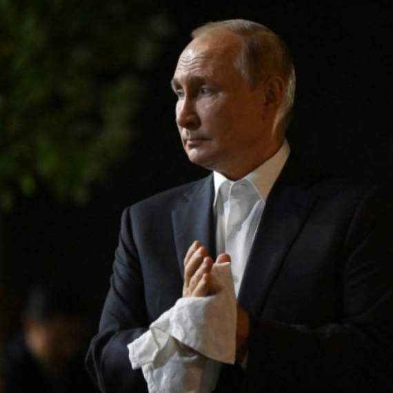 "Sahranio" je Putina: "Mali čovek koji se plaši..." VIDEO
