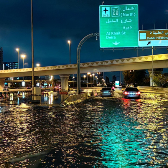 Potpuni haos u Dubaiju: Sve poplavljeno, aerodrom zatvoren VIDEO