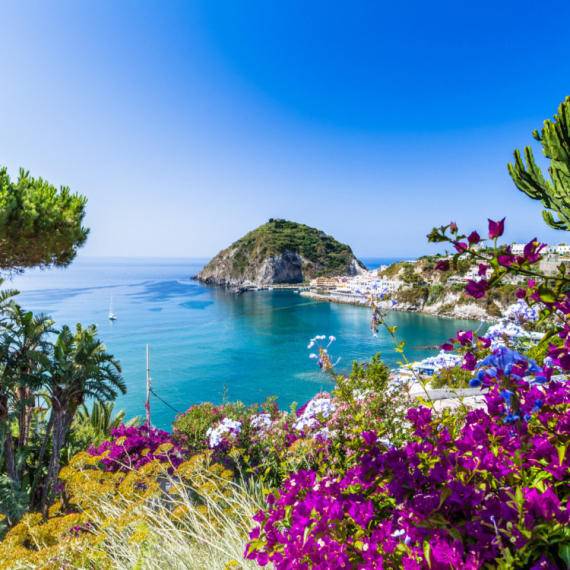Ovo ostrvo je "najbolje čuvana tajna Italije": Jeftinija alternativa Amalfi obali FOTO