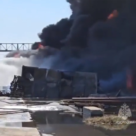 Požar u ruskoj rafineriji: "Kratak spoj" ili ukrajinski dronovi? VIDEO